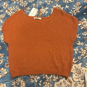 Short sleeve sweater top